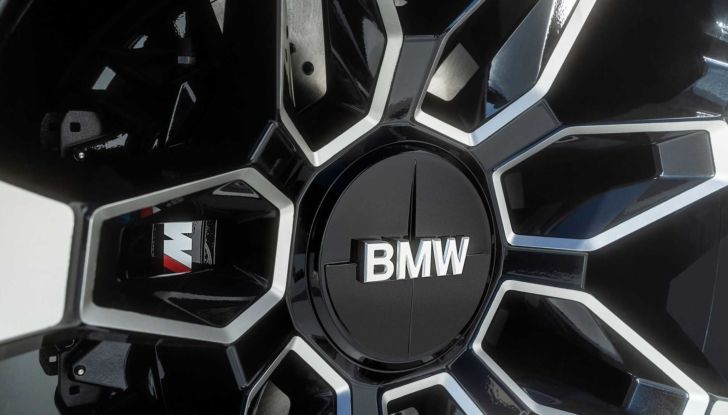 BMW XM: la prima sportiva della divisione Motorsport è una plug-in da 750 CV - Foto 8 di 16