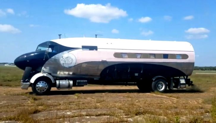 Quando l’aeronautica incontra il mondo auto: ecco il camper che “mette le ali”! - Foto 4 di 4