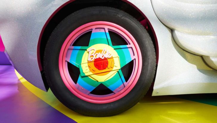 L’auto di Barbie a grandezza naturale… è una Fiat 500 elettrica! - Foto 11 di 11