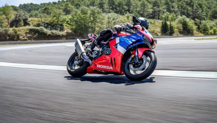 Honda CBR 1000RR-R Fireblade: la Superbike da 217 CV spegne 30 candeline - Foto 14 di 31