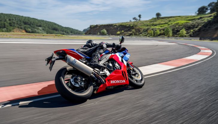 Honda CBR 1000RR-R Fireblade: la Superbike da 217 CV spegne 30 candeline - Foto 15 di 31