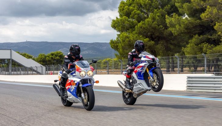 Honda CBR 1000RR-R Fireblade: la Superbike da 217 CV spegne 30 candeline - Foto 17 di 31