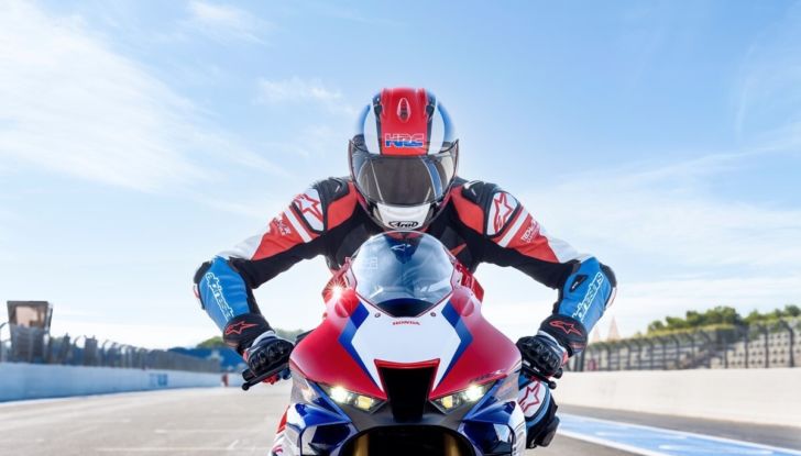 Honda CBR 1000RR-R Fireblade: la Superbike da 217 CV spegne 30 candeline - Foto 18 di 31