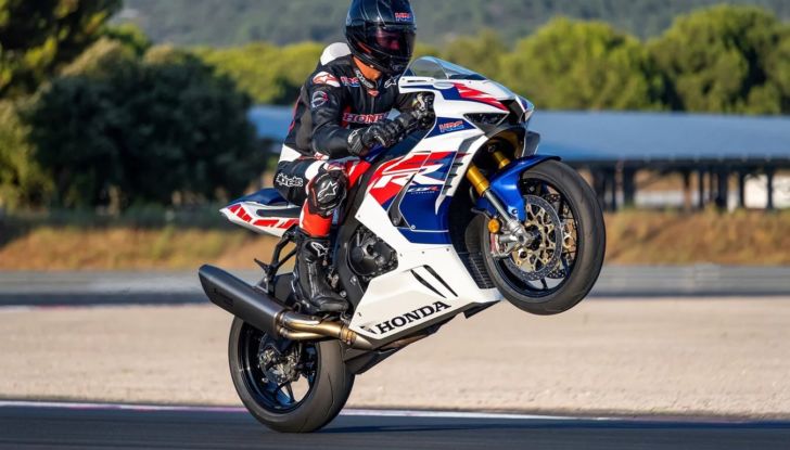 Honda CBR 1000RR-R Fireblade: la Superbike da 217 CV spegne 30 candeline - Foto 19 di 31