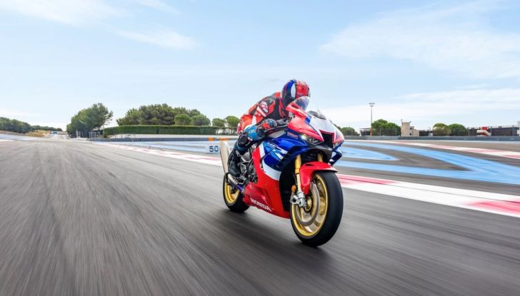 Honda CBR 1000RR-R Fireblade: la Superbike da 217 CV spegne 30 candeline - Foto 22 di 31