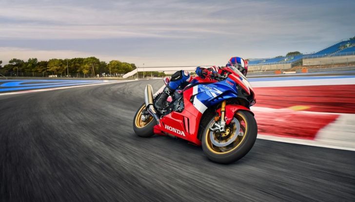 Honda CBR 1000RR-R Fireblade: la Superbike da 217 CV spegne 30 candeline - Foto 23 di 31