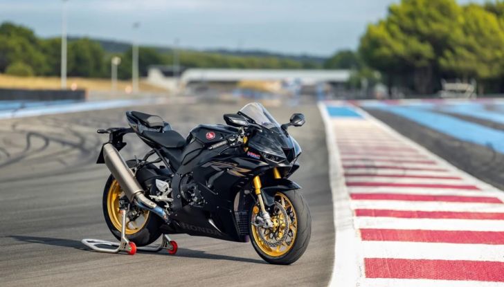 Honda CBR 1000RR-R Fireblade: la Superbike da 217 CV spegne 30 candeline - Foto 26 di 31