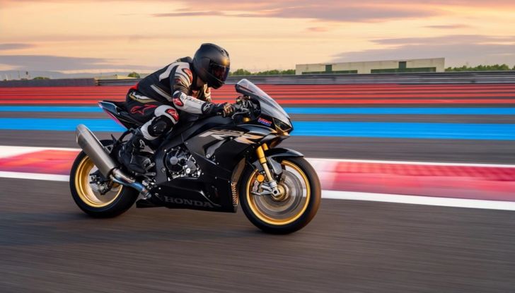 Honda CBR 1000RR-R Fireblade: la Superbike da 217 CV spegne 30 candeline - Foto 28 di 31