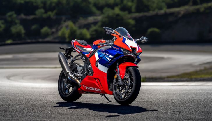 Honda CBR 1000RR-R Fireblade: la Superbike da 217 CV spegne 30 candeline - Foto 7 di 31