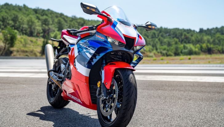 Honda CBR 1000RR-R Fireblade: la Superbike da 217 CV spegne 30 candeline - Foto 8 di 31