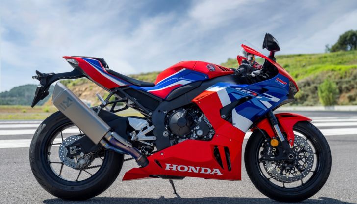 Honda CBR 1000RR-R Fireblade: la Superbike da 217 CV spegne 30 candeline - Foto 9 di 31