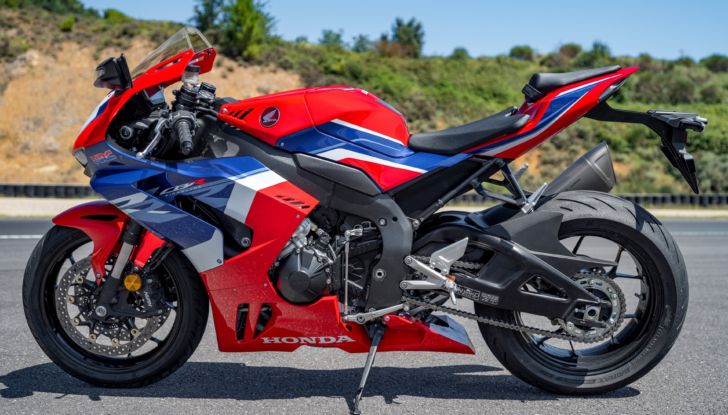 Honda CBR 1000RR-R Fireblade: la Superbike da 217 CV spegne 30 candeline - Foto 10 di 31