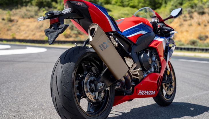 Honda CBR 1000RR-R Fireblade: la Superbike da 217 CV spegne 30 candeline - Foto 11 di 31