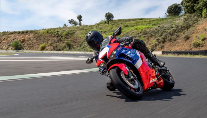 Honda CBR 1000RR-R Fireblade: la Superbike da 217 CV spegne 30 candeline - Foto 13 di 31