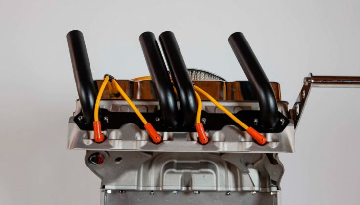 Il barbecue per gli appassionati di auto? Quello a forma di V8 della Hot Rod Grills! - Foto 2 di 8