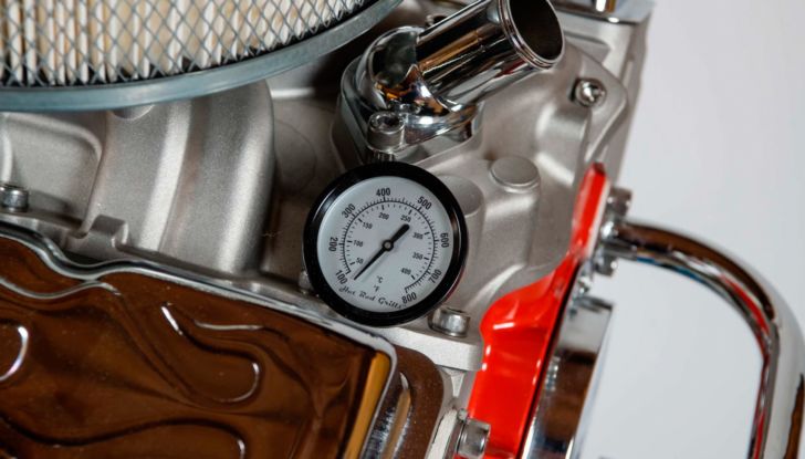 Il barbecue per gli appassionati di auto? Quello a forma di V8 della Hot Rod Grills! - Foto 5 di 8