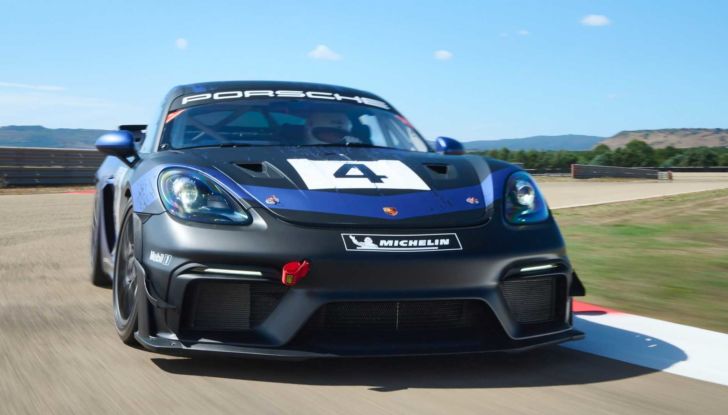 Lotta in famiglia: la Porsche 718 Cayman GT4 RS (anche Clubsport) sfida la 911 GT3! - Foto 15 di 23