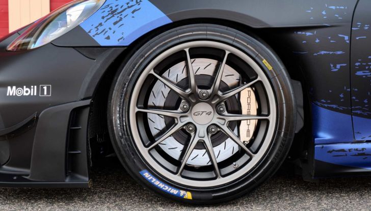 Lotta in famiglia: la Porsche 718 Cayman GT4 RS (anche Clubsport) sfida la 911 GT3! - Foto 19 di 23