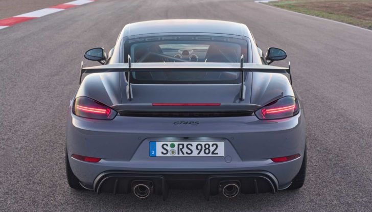 Lotta in famiglia: la Porsche 718 Cayman GT4 RS (anche Clubsport) sfida la 911 GT3! - Foto 8 di 23