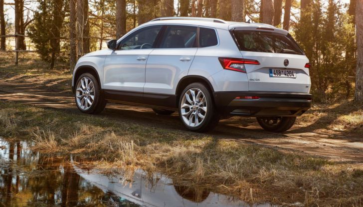 Skoda Karoq 2022: il restyling di metà carriera sarà presentato il 30 novembre - Foto 6 di 7