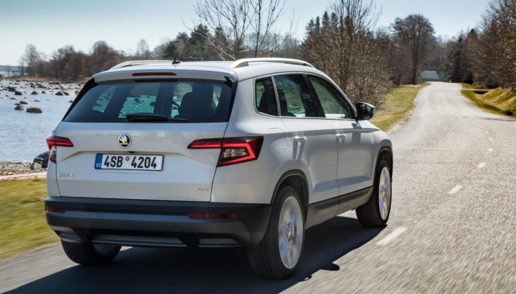 Skoda Karoq 2022: il restyling di metà carriera sarà presentato il 30 novembre - Foto 7 di 7