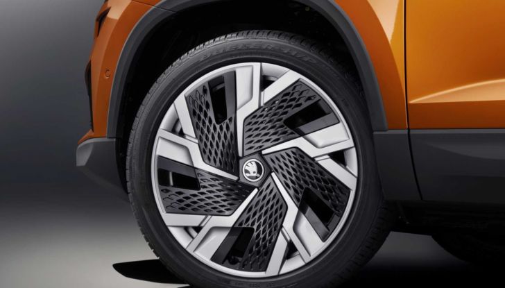 Skoda Karoq 2022: il restyling è più tecnologico ed eco-sostenibile - Foto 10 di 18