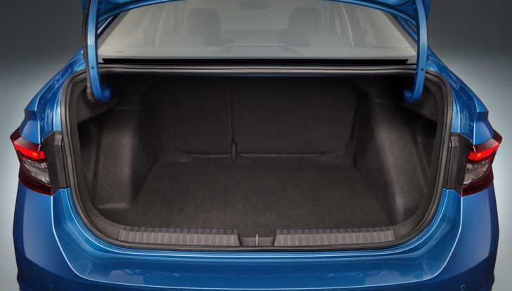 Skoda Slavia: la nuova berlina avrà solo motori a benzina - Foto 11 di 14