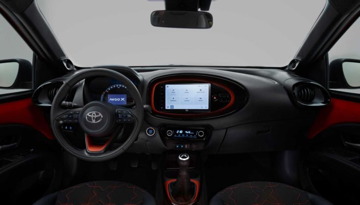 Toyota Aygo X prova su strada, caratteristiche e prezzi - Foto 12 di 13