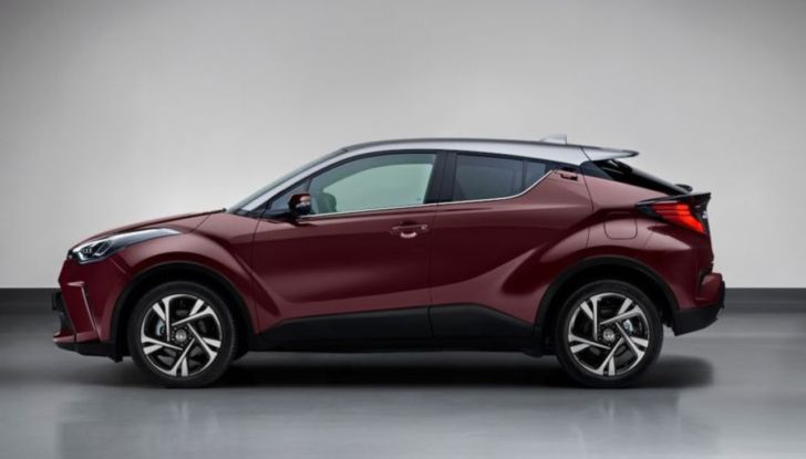 Toyota C-HR 2022: il restyling punta su un abitacolo ancora più digital - Foto 5 di 6