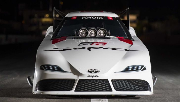 Toyota Supra: la “Funny Car” in versione dragster supera gli 11.000 cavalli! - Foto 3 di 6