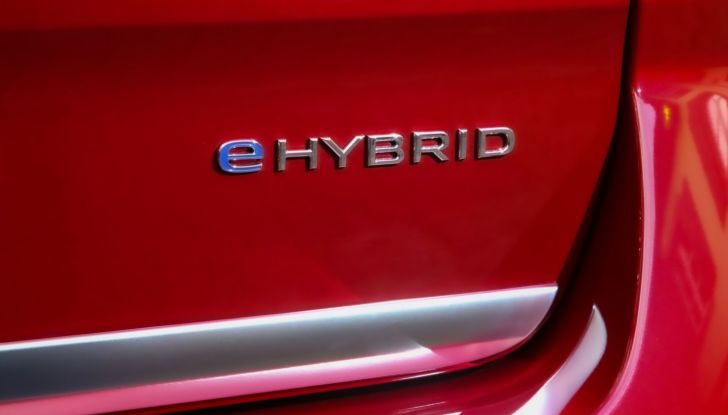 Volkswagen Multivan: il Bulli T7 debutta in Italia con l’ibrido plug-in da 218 CV - Foto 10 di 14