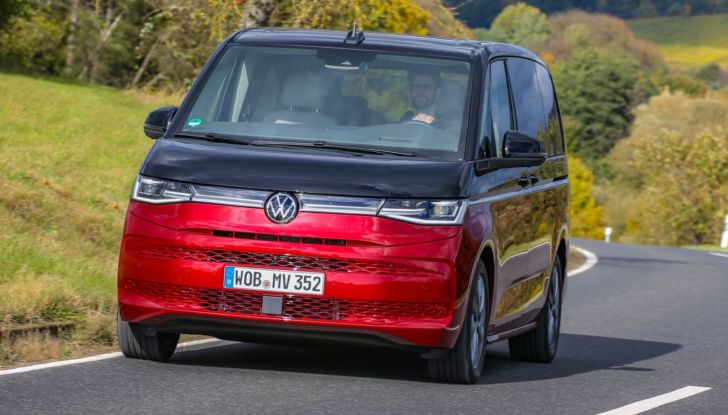 Volkswagen Multivan: il Bulli T7 debutta in Italia con l’ibrido plug-in da 218 CV - Foto 4 di 14