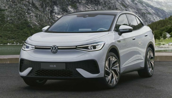 Volkswagen ID.5: svelato il primo SUV Coupé elettrico (anche GTX) da 299 CV - Foto 7 di 17
