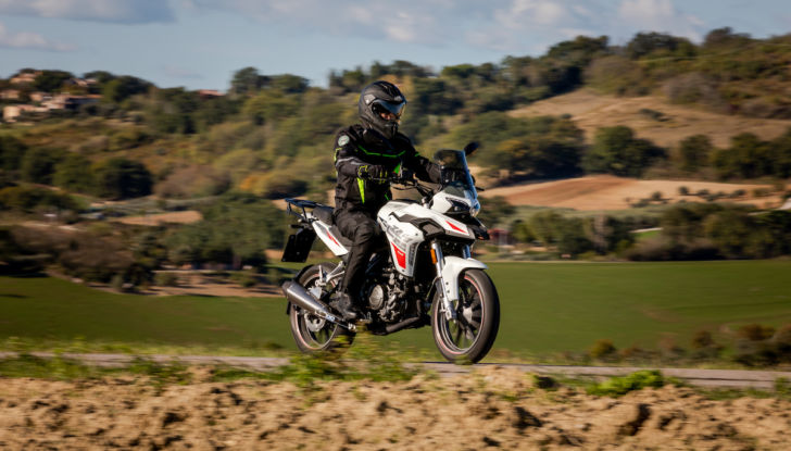 Benelli TRK 251: la piccola pesarese si rifà il look - Foto 10 di 13