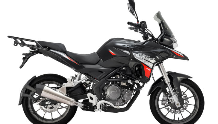 Benelli TRK 251: la piccola pesarese si rifà il look - Foto 8 di 13