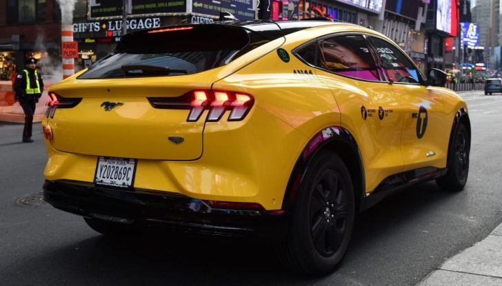 New York: tra i taxi c’è anche una Ford Mustang Mach-E - Foto 1 di 6