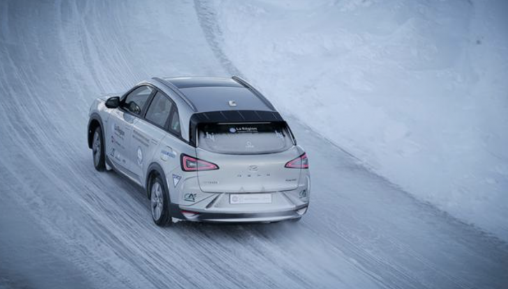 Hyundai Nexo: altro record, questa volta di percorrenza su un circuito ghiacciato - Foto 3 di 9