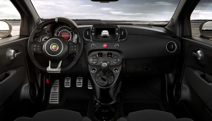 Abarth lancia la sfida nel simracing con la Scorpion Hotlap Challenge - Foto 4 di 11