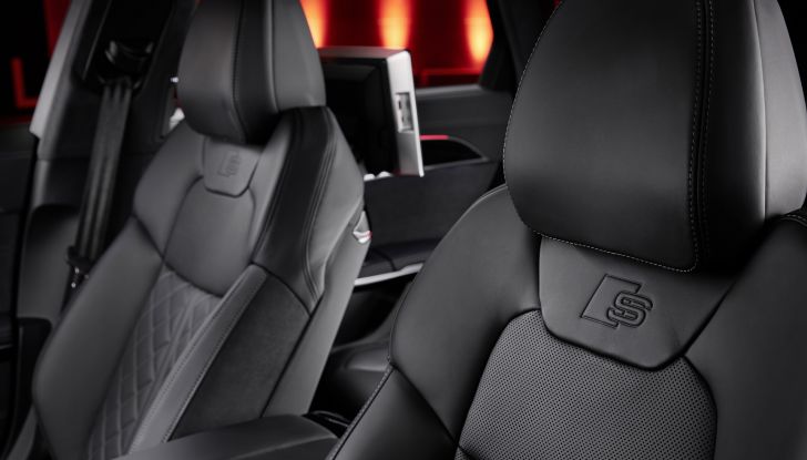 Audi A8 2022: l’ammiraglia tedesca è ordinabile in Italia da 100.800 Euro - Foto 15 di 17