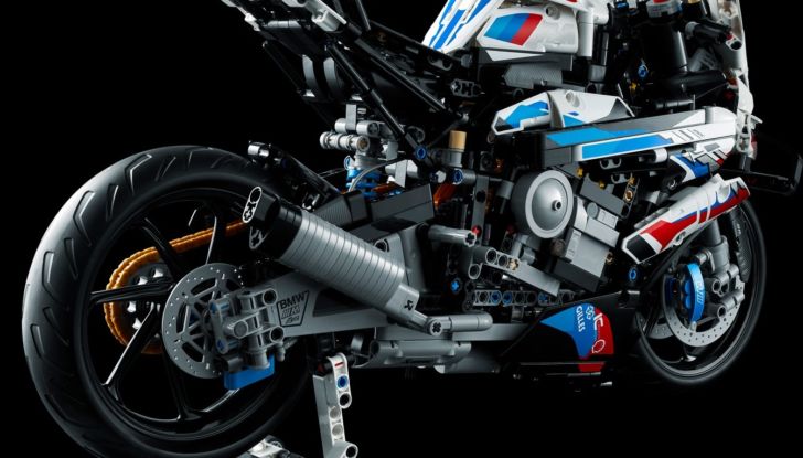 BMW M1000RR del Mondiale SBK, il modellino della due ruote in scala 1:5 - Foto 12 di 12