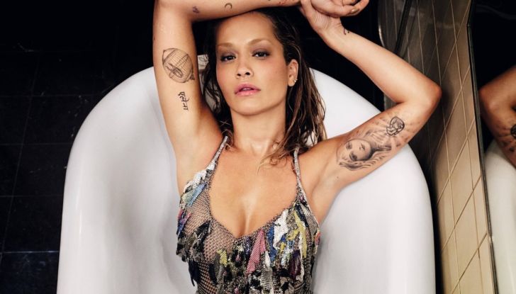 Calendario Pirelli 2022: Bryan Adams omaggia i 150 anni del marchio italiano - Foto 2 di 12