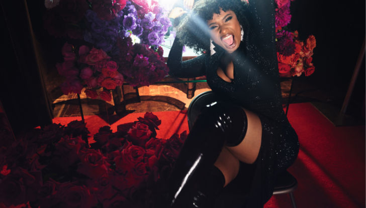 Calendario Pirelli 2022: Bryan Adams omaggia i 150 anni del marchio italiano - Foto 7 di 12