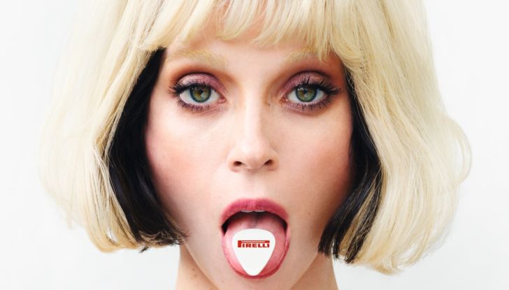 Calendario Pirelli 2022: Bryan Adams omaggia i 150 anni del marchio italiano - Foto 1 di 12