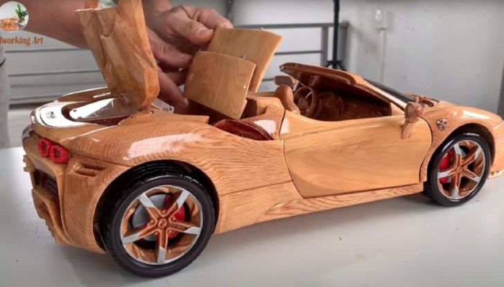 La Ferrari SF90 Spider diventa un modellino in legno… spettacolare! - Foto 5 di 6