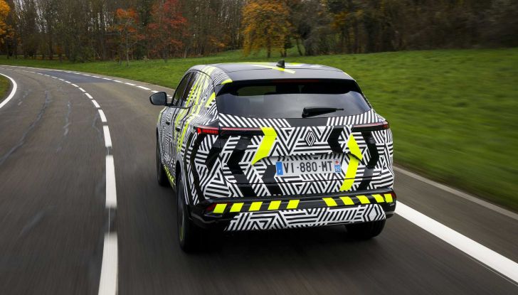 Renault Austral: due milioni di km di test prima del lancio ufficiale in primavera - Foto 2 di 3