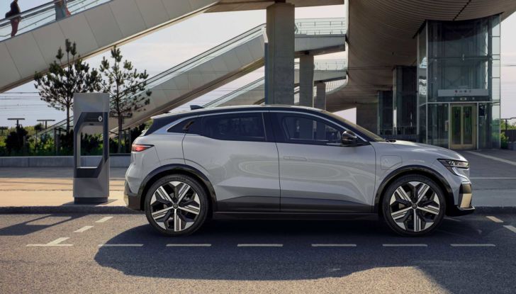 Renault Mégane E-Tech Electric: ordini aperti per l’Italia, prezzi da 37.100 Euro - Foto 3 di 22