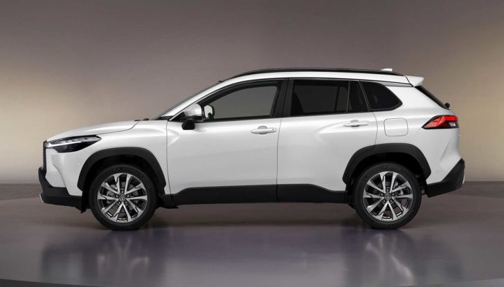 Toyota Corolla Cross: disponibile anche l’1.8 Full Hybrid da 140 CV - Foto 3 di 13