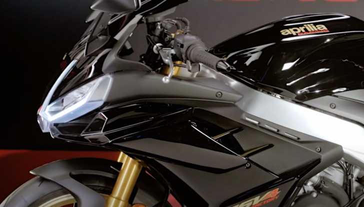 Aprilia RSV4 Factory 2022: arriva la versione Ultra Dark - Foto 7 di 10