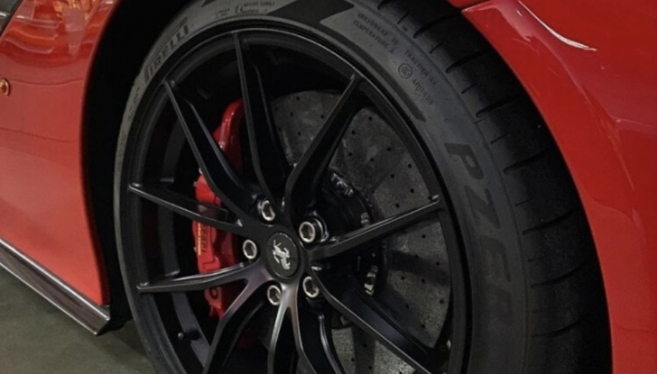 La Ferrari F12tdf di Kimi Raikkonen in vendita a un prezzo da record - Foto 4 di 8