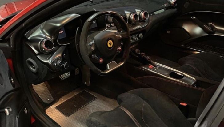 La Ferrari F12tdf di Kimi Raikkonen in vendita a un prezzo da record - Foto 7 di 8